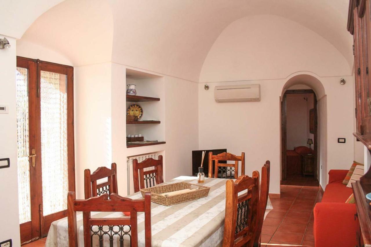 Dammuso Favarelle Da Caty Apartment Scauri  Exterior photo